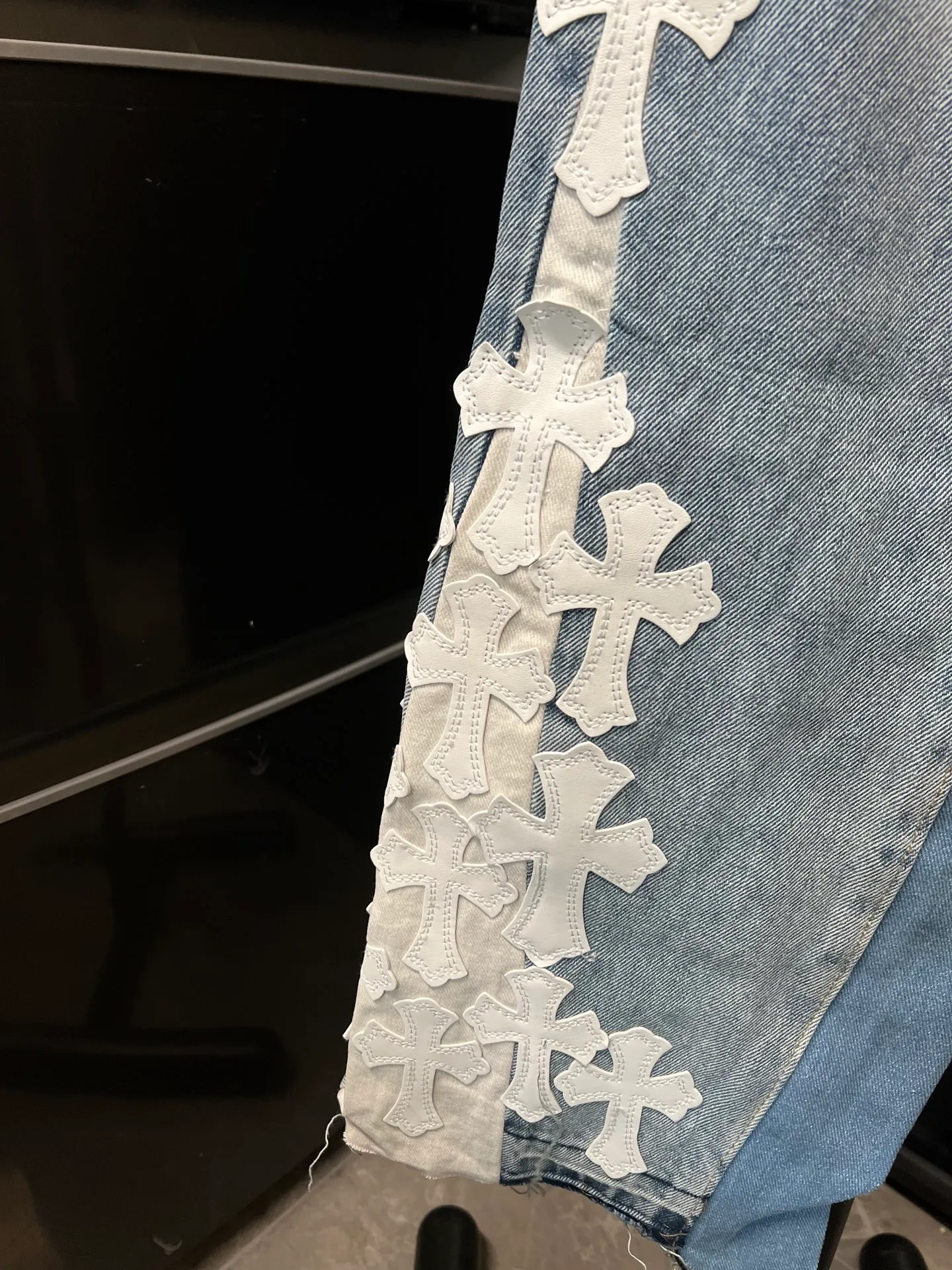 P280 [Next day] Chrome Hearts 25Ss cH Crow stitched cross patch leather heavy duty jeans (blue) Size: 28 30 32 34 36 (corresponding to s-xxl) Detailed sizes can be found in Figure 9